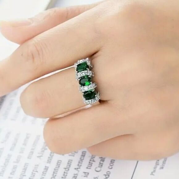 Emerald Green Stone Inspired Statement Ring - Picture 9 of 12